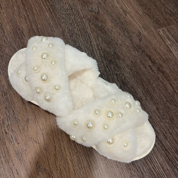 Pearl Faux fur plush fluffy slipper - Picture 2 of 4